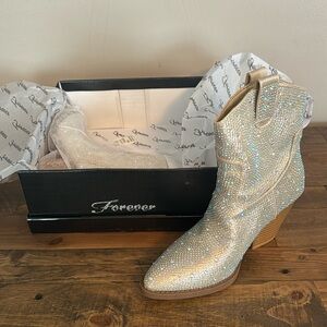 Never Worn, sparkle boats, champagne color